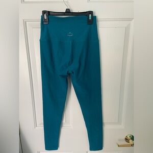 women’s beyond yoga small leggings